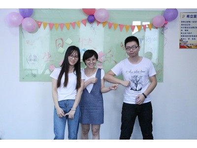 希立科技：壽星合影